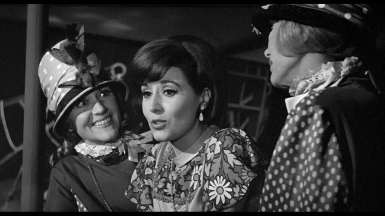 Las locas del conventillo 1966 movie scene