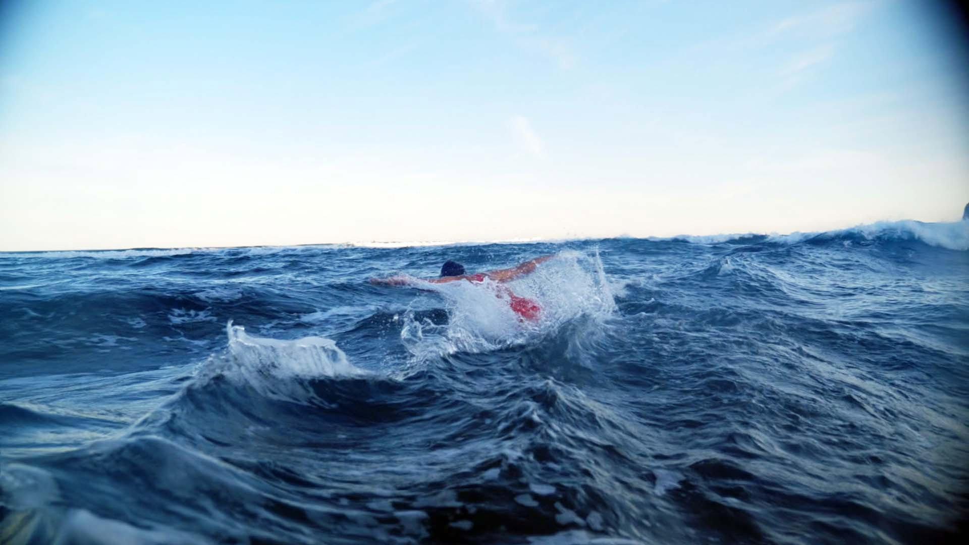 Die Schwimmerin 2025 movie scene