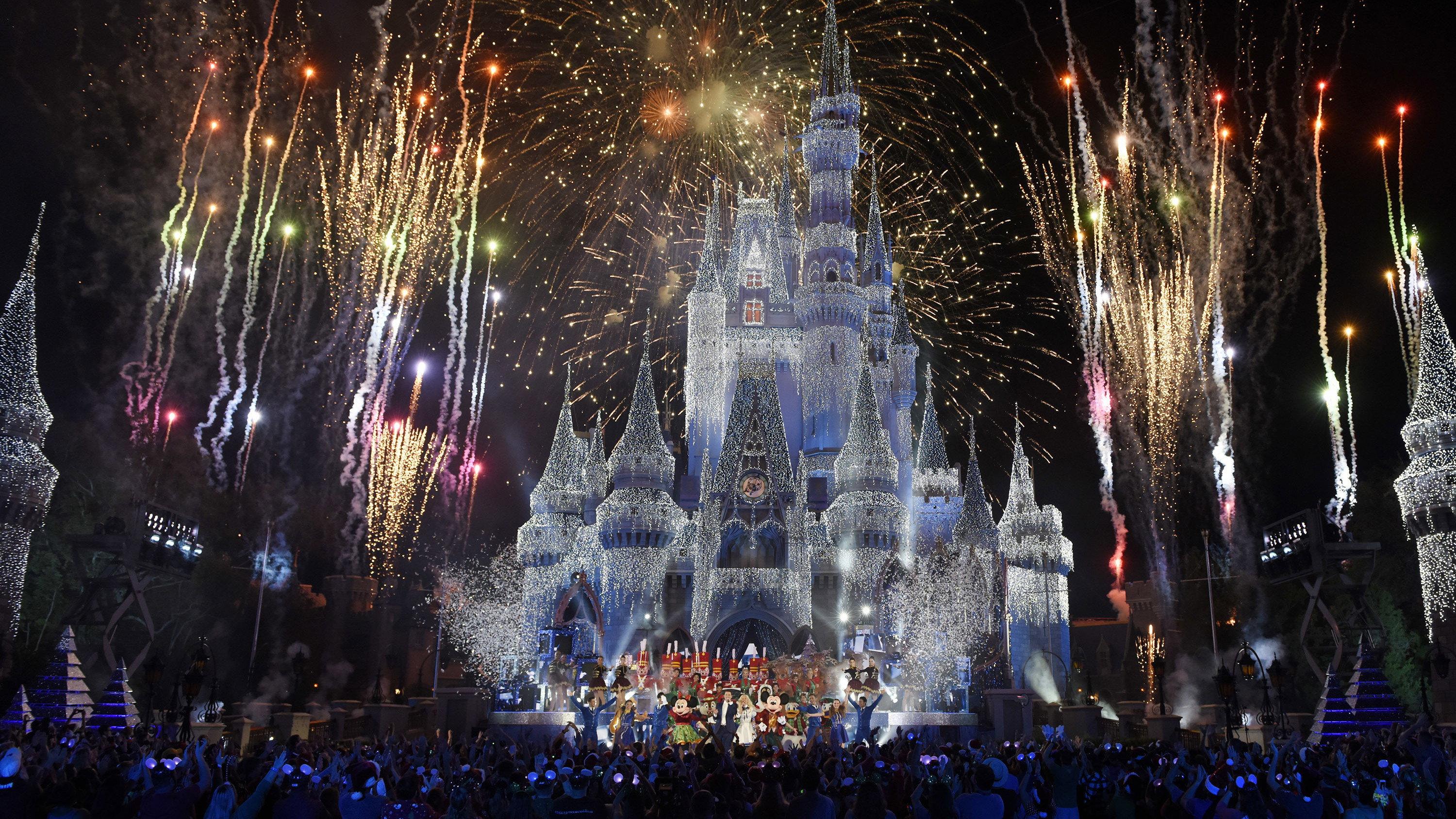The Wonderful World of Disney: Magical Holiday Celebration 2017 movie scene