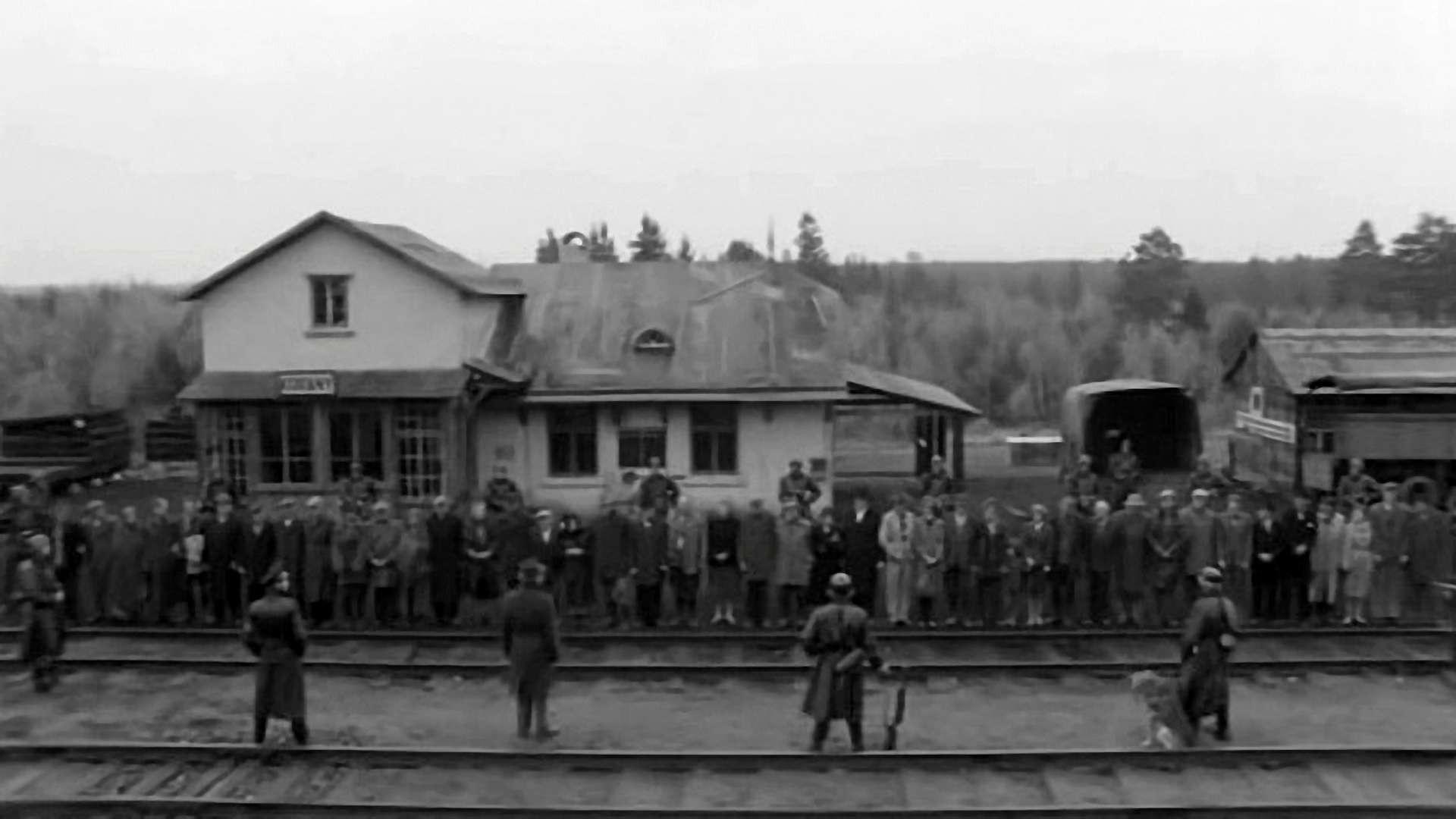The People from the Train 1961 movie scene
