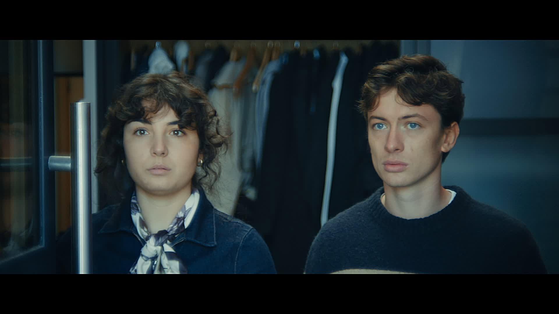 Sans rire  movie scene
