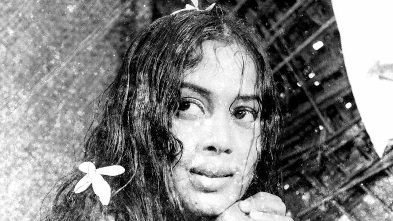Eya Dan Loku Lamayek 1975 movie scene