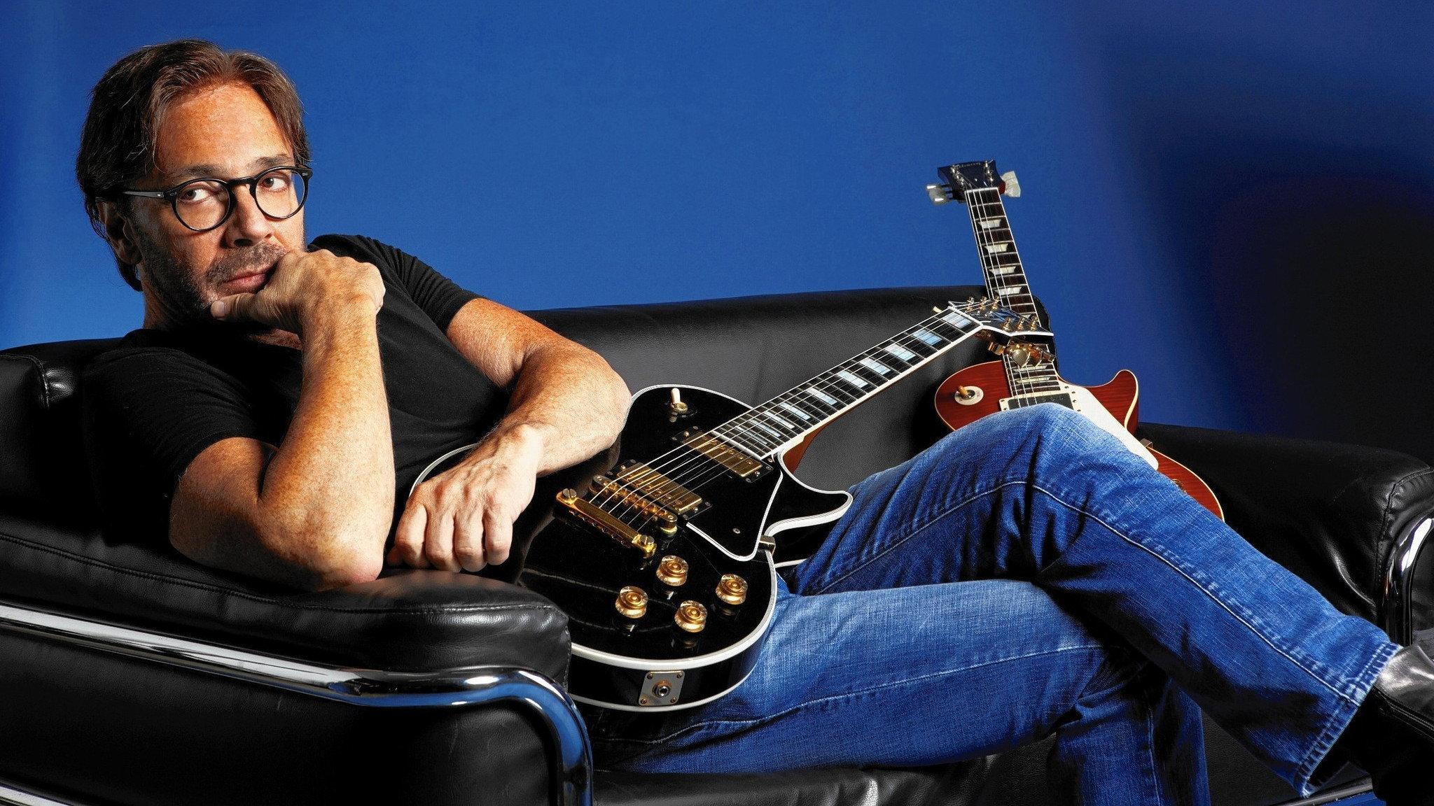Al Di Meola - Speak a Volcano: Return to Electric Guitar 2007 movie scene
