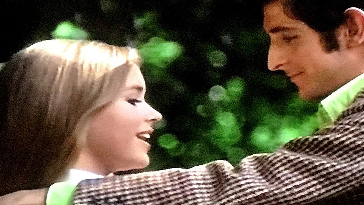 En un mundo diferente 1970 movie scene