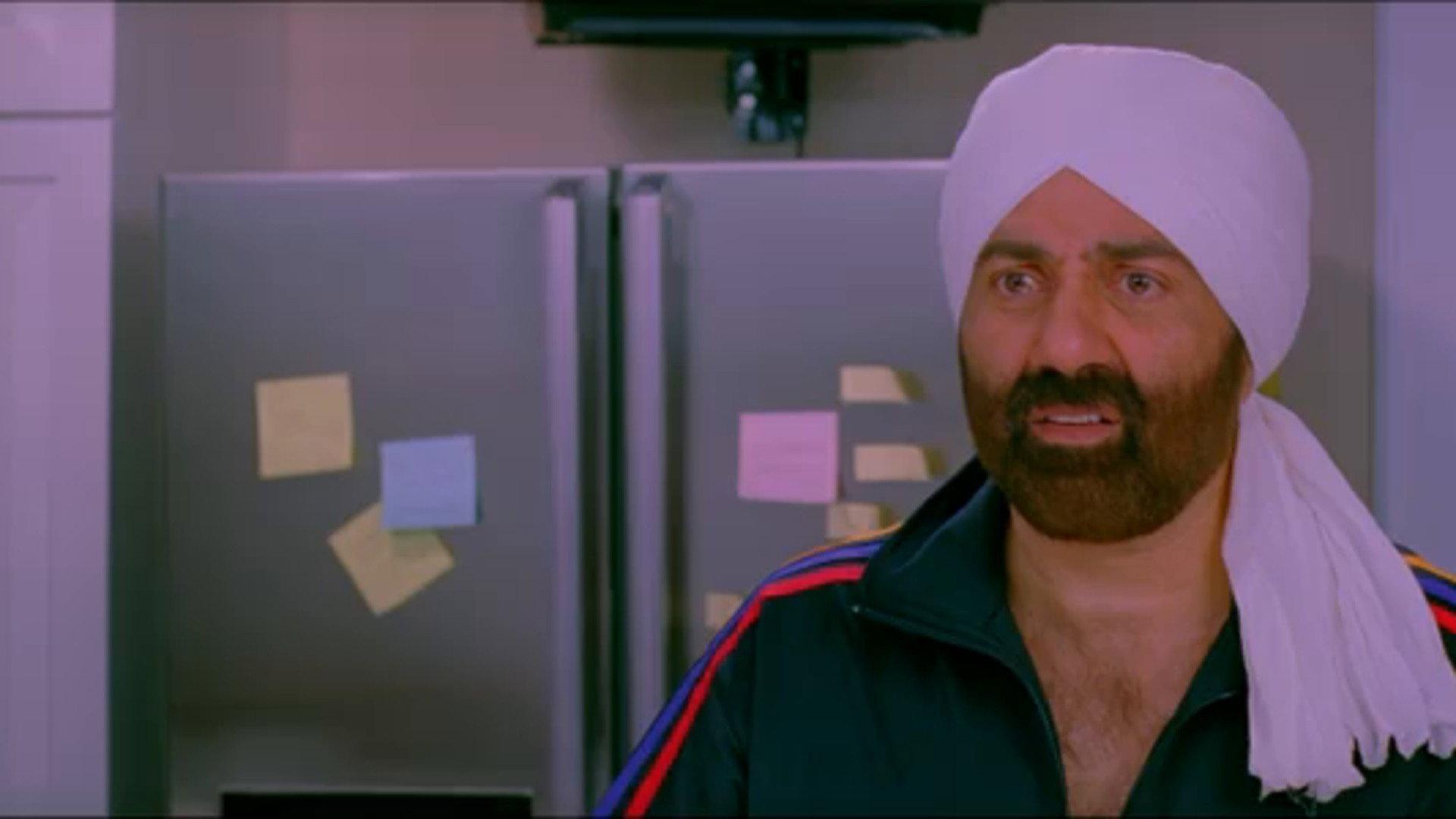 Yamla Pagla Deewana 2011 movie scene