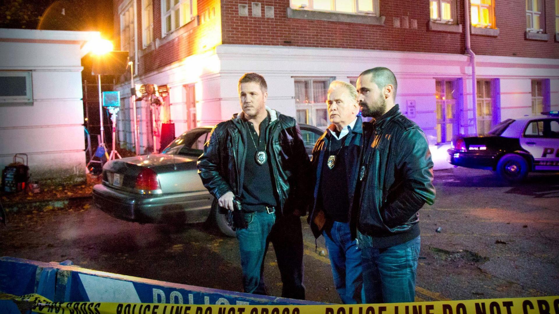 Badge of Honor 2015 movie scene