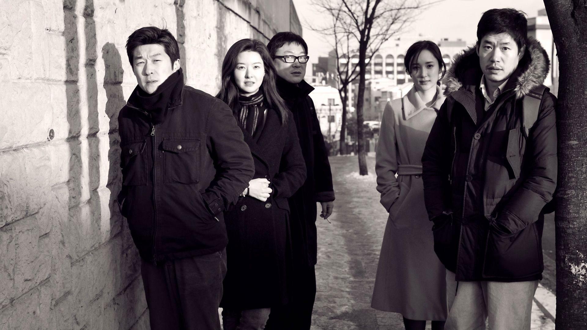 The Day He Arrives 2011 movie scene