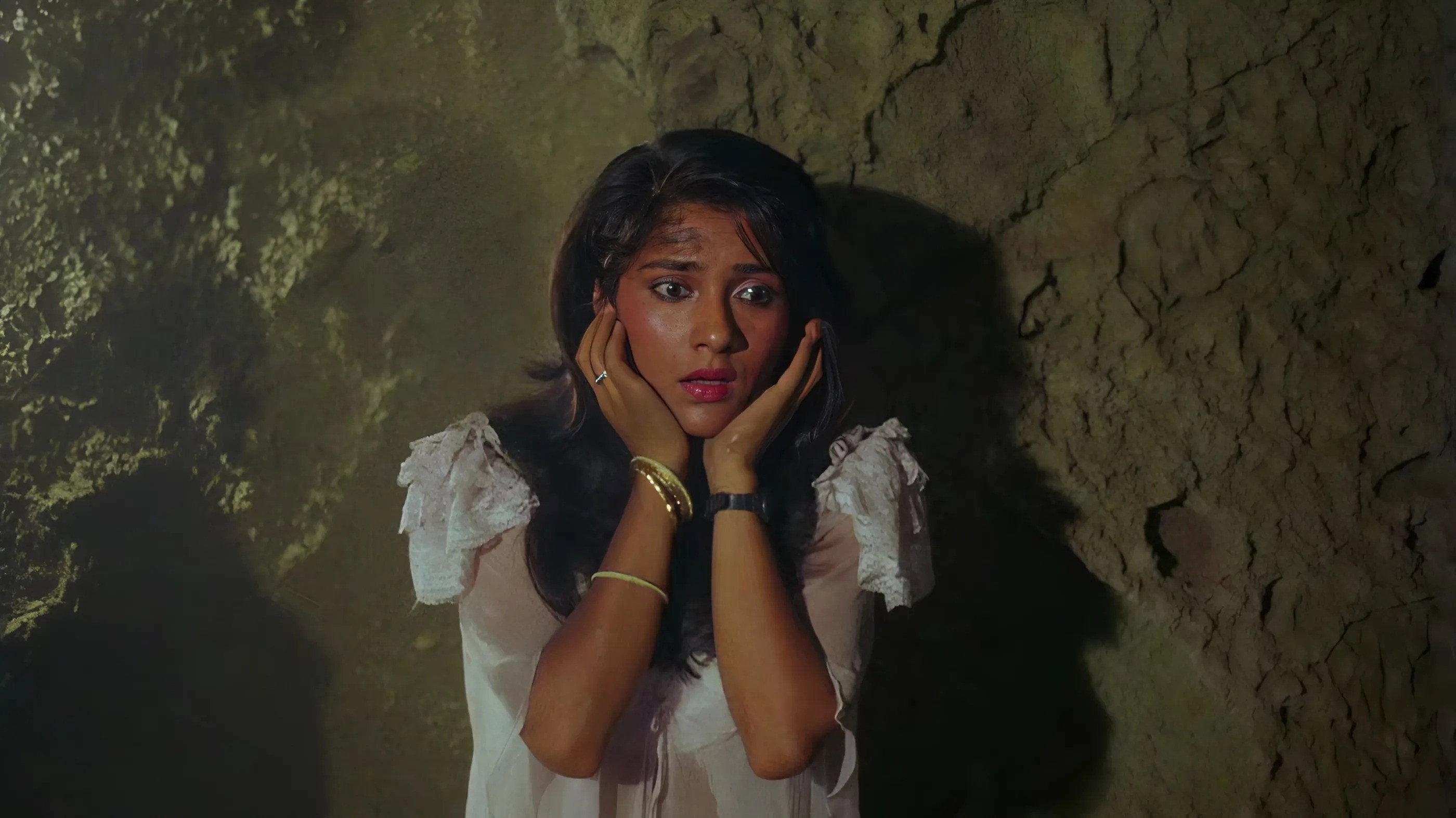 Tahkhana 1986 movie scene