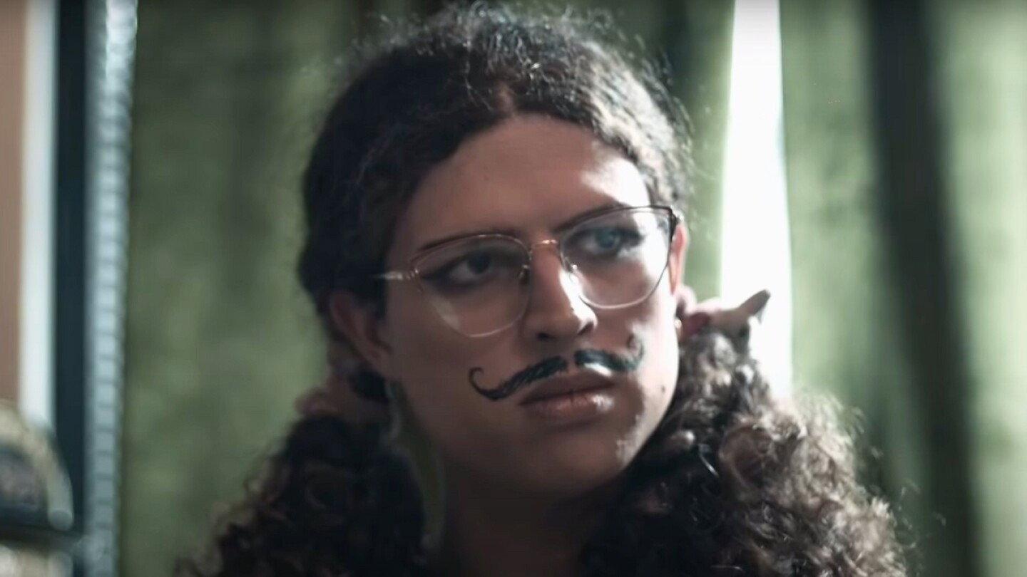Johanne Sacreblu: ahora es más personal 2025 movie scene