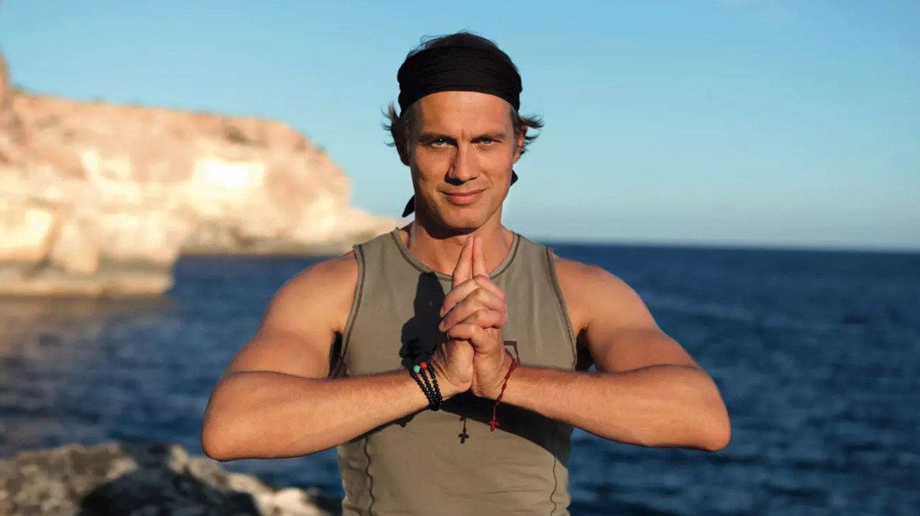 Yoga mit Ralf Bauer 2004 movie scene