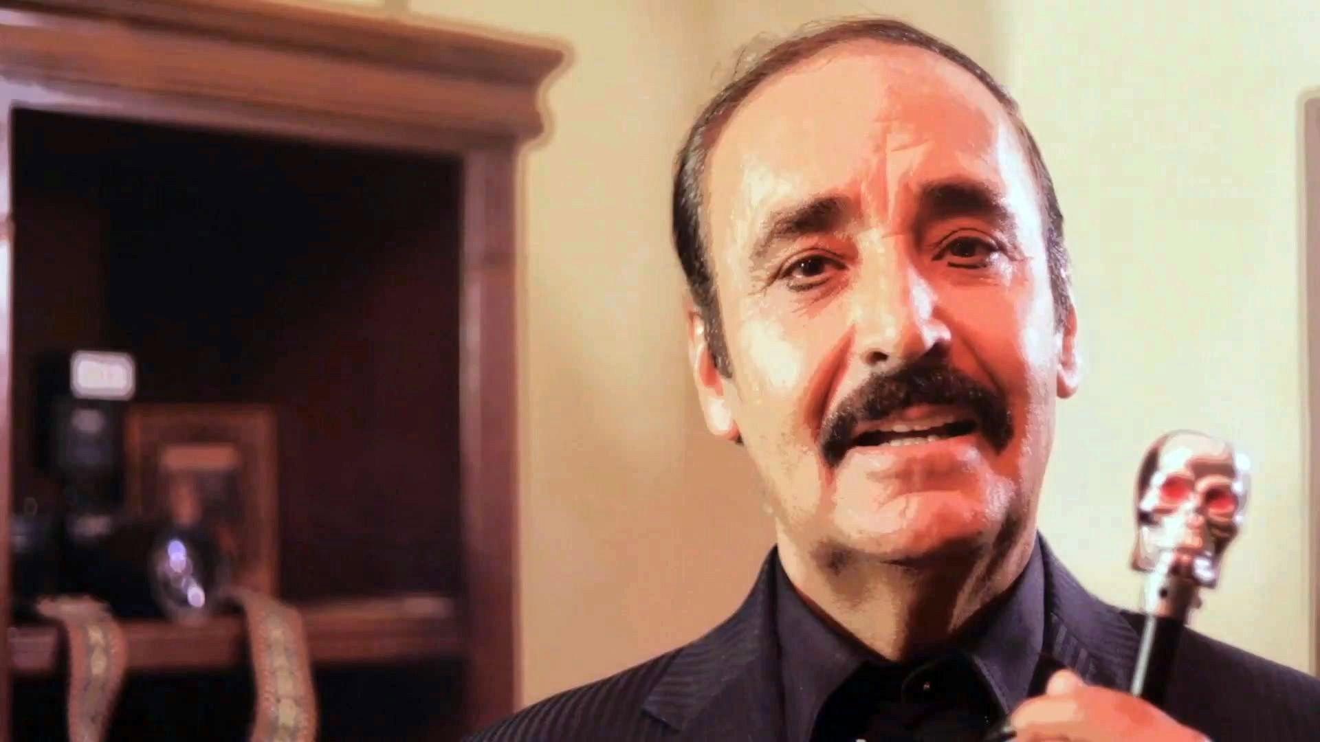 Mi padrino es el diablo 2015 movie scene
