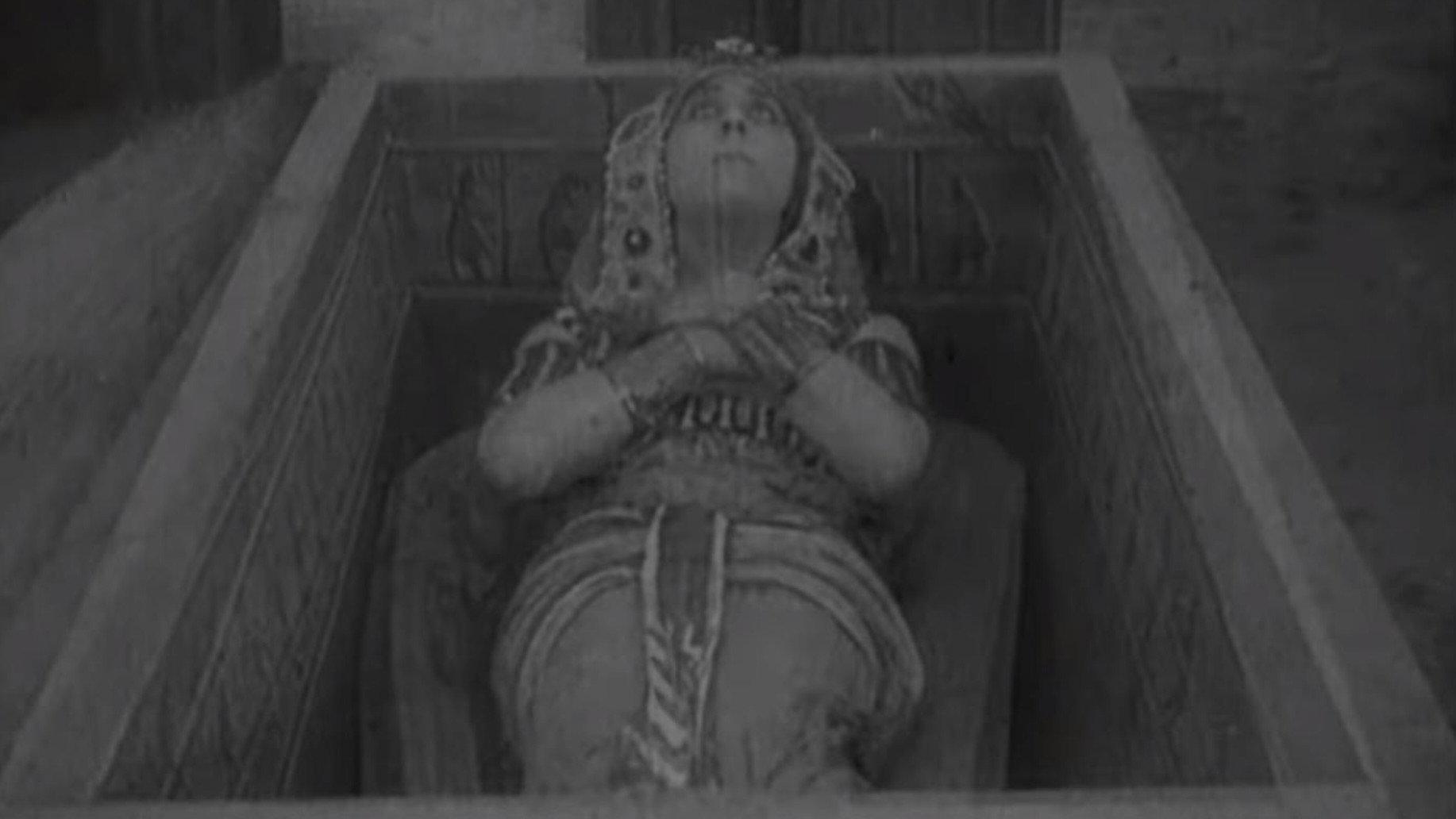 The Avenging Hand 1915 movie scene