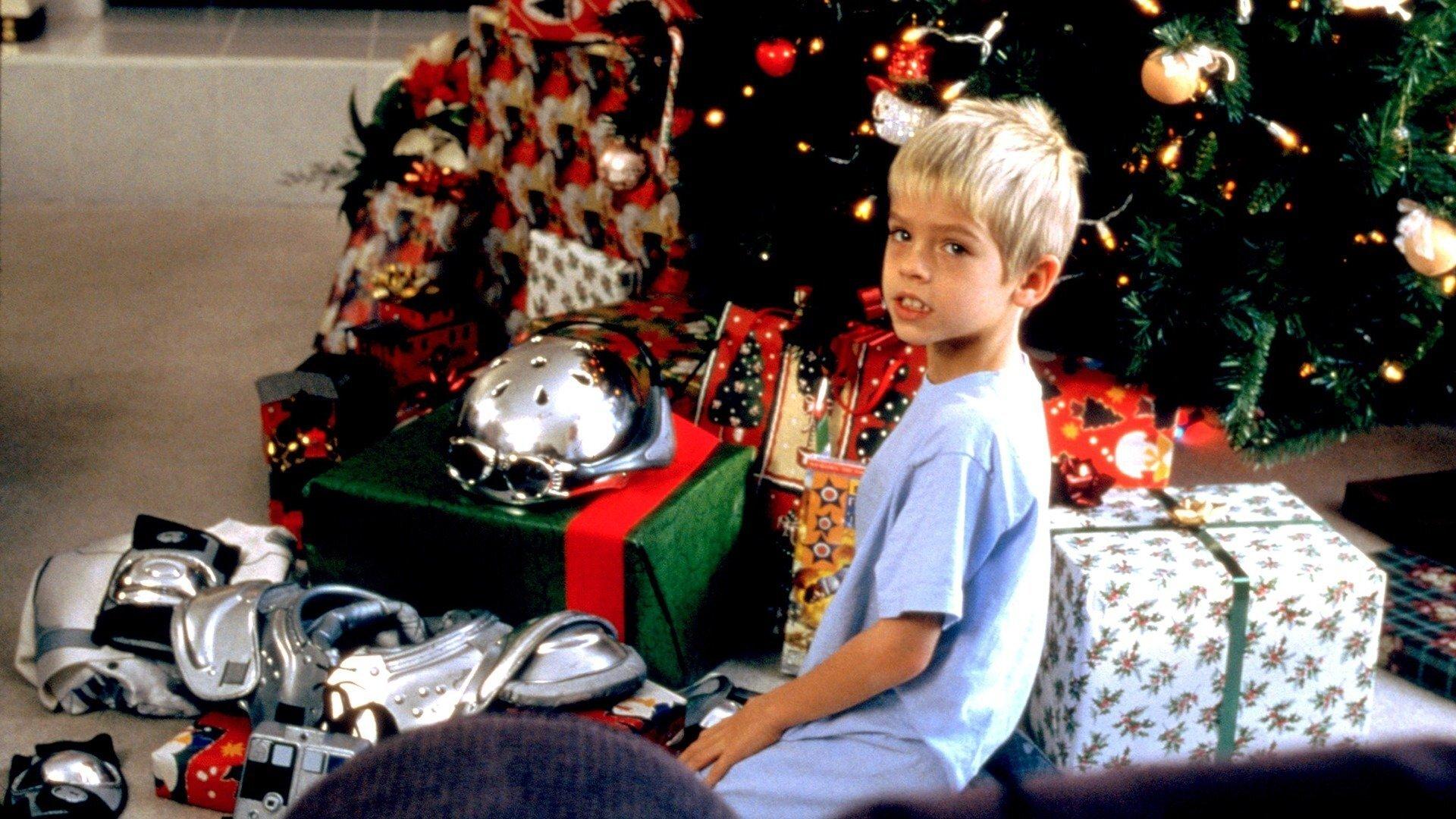 I Saw Mommy Kissing Santa Claus 2002 movie scene