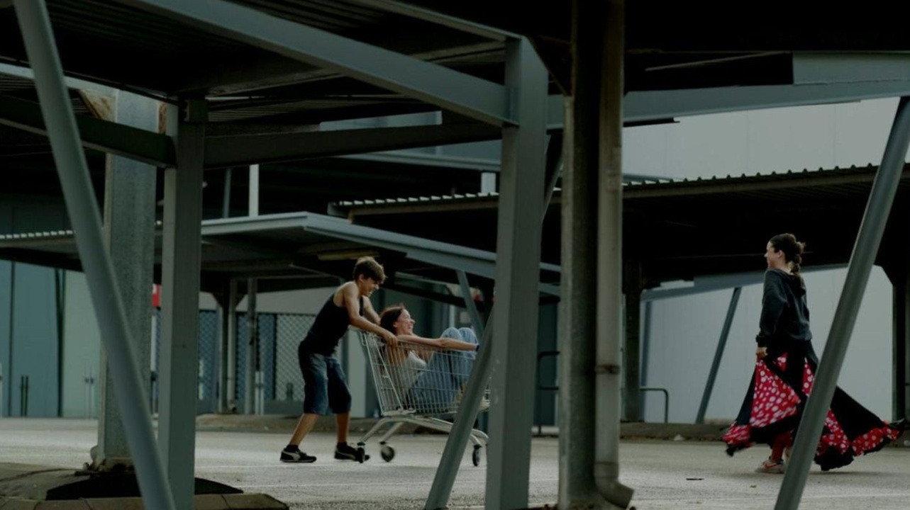 Espiral 2025 movie scene