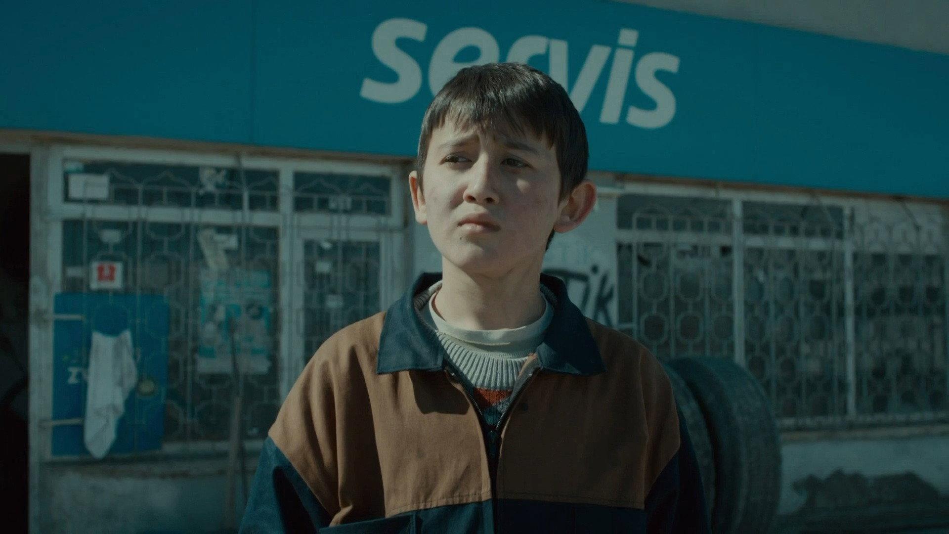 Blue Bicycle 2016 movie scene