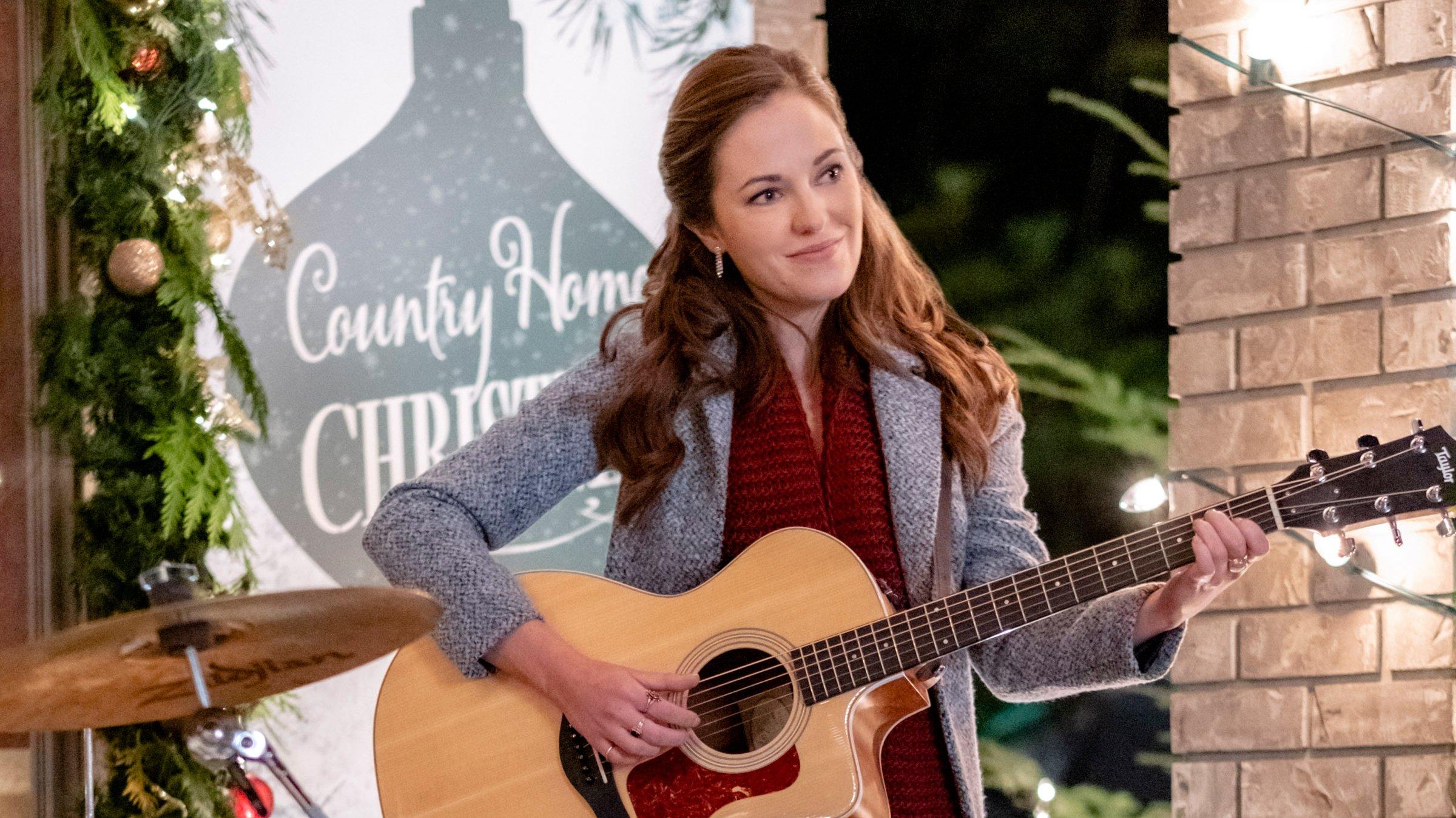 A Homecoming for the Holidays 2019 movie scene