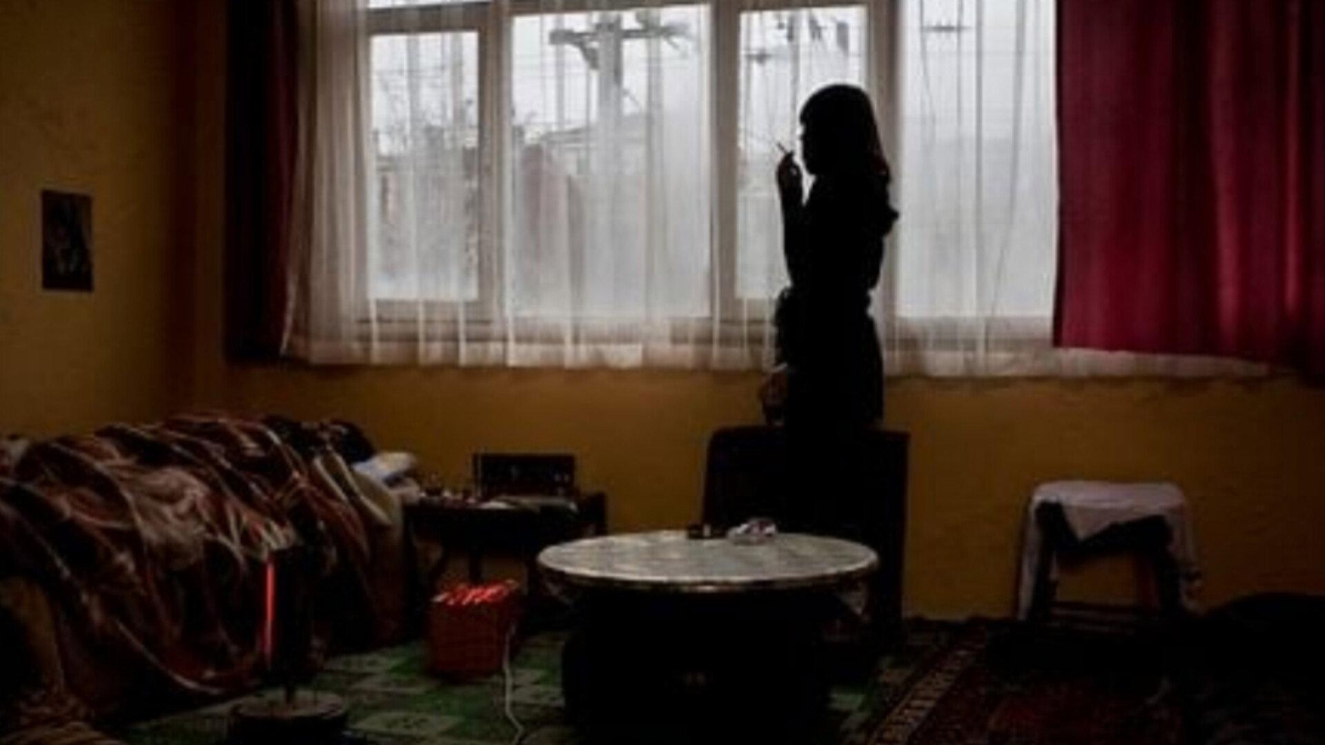 Love and Revolution 2011 movie scene