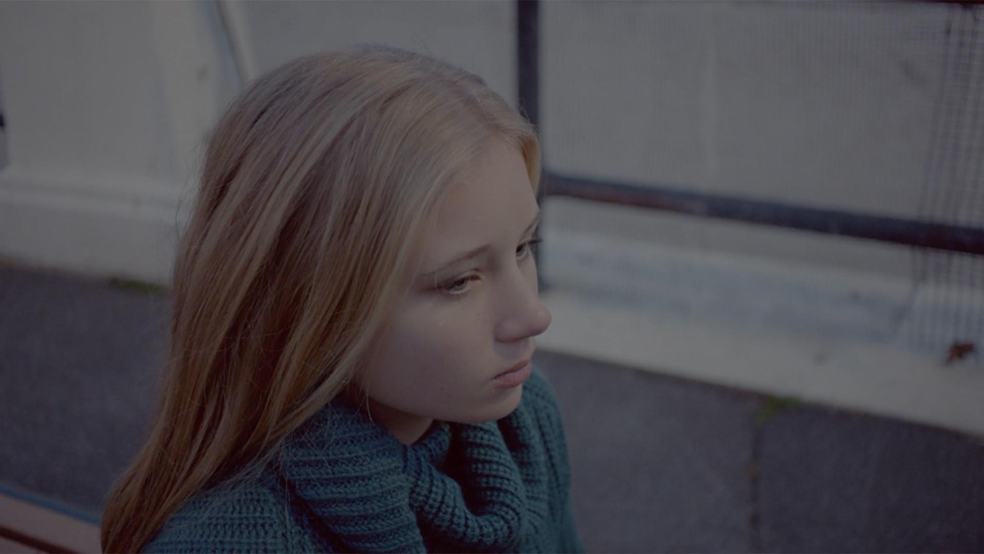 The Girl Who Cannot Speak 2018 movie scene