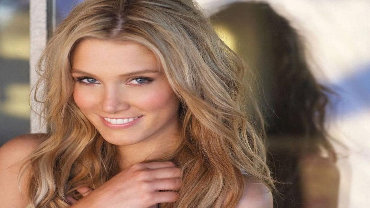 Delta Goodrem: The Visualise Tour (Live In Concert) 2005 movie scene