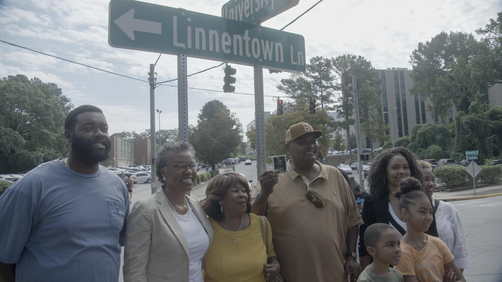 Linnentown 2025 movie scene