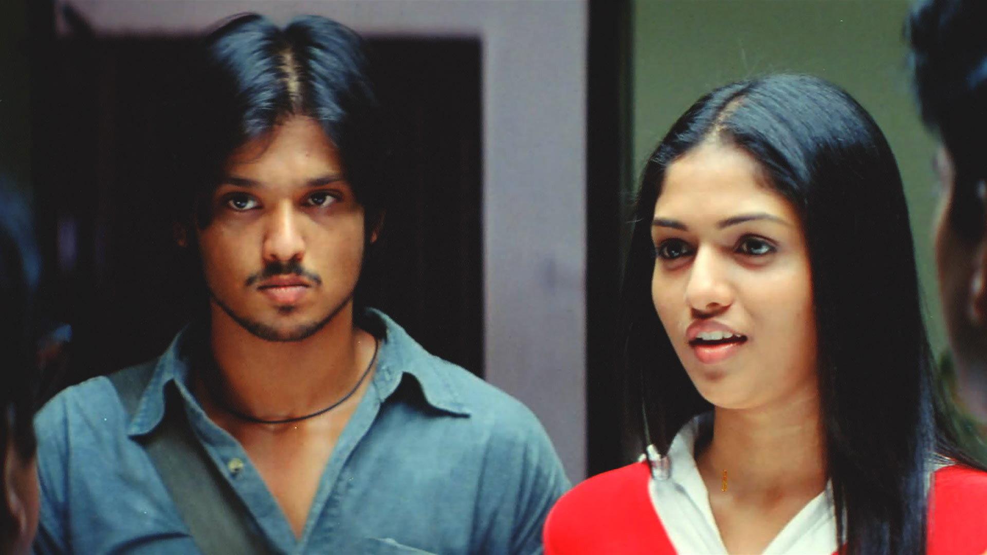 Kadhalil Vizhunthen 2008 movie scene
