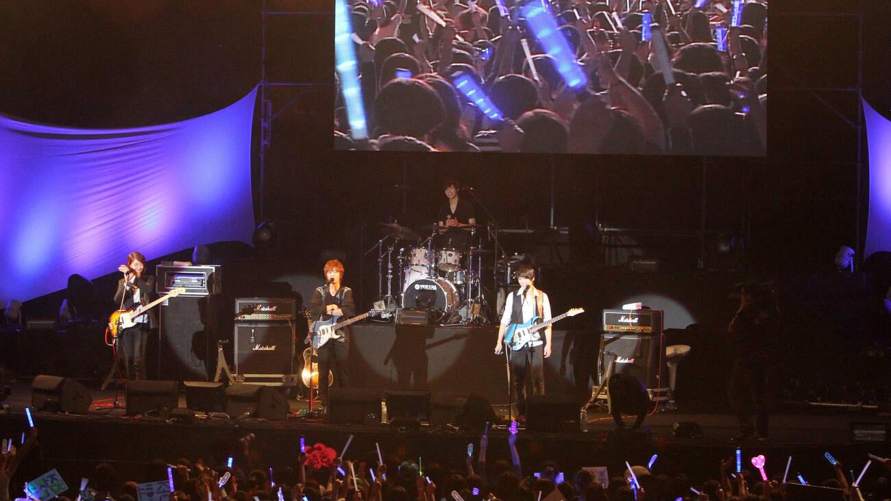 CNBLUE - Listen to the CNBLUE 2010 movie scene
