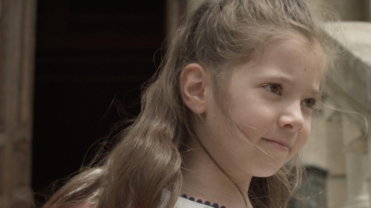 Les fleurs bleues 2014 movie scene