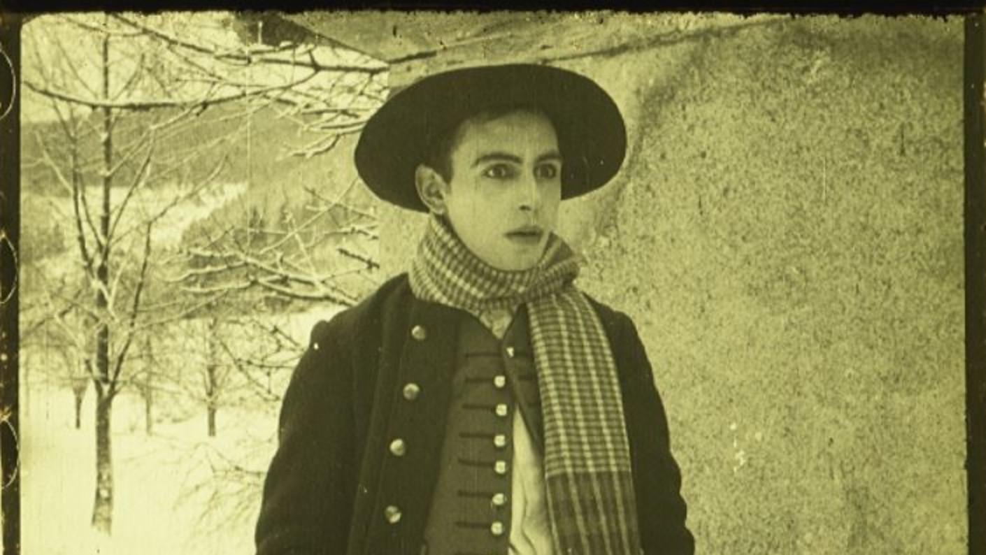 Romeo and Juliet in the Snow 1920 movie scene