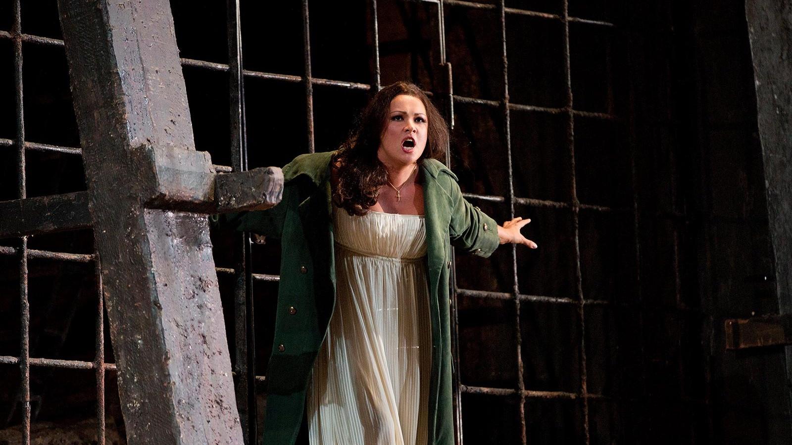 The Met — Il Trovatore 2015 movie scene