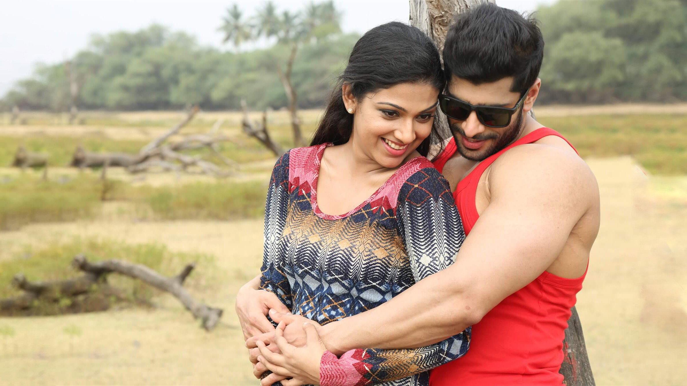 Rajavin Paarvai Raniyin Pakkam 2018 movie scene