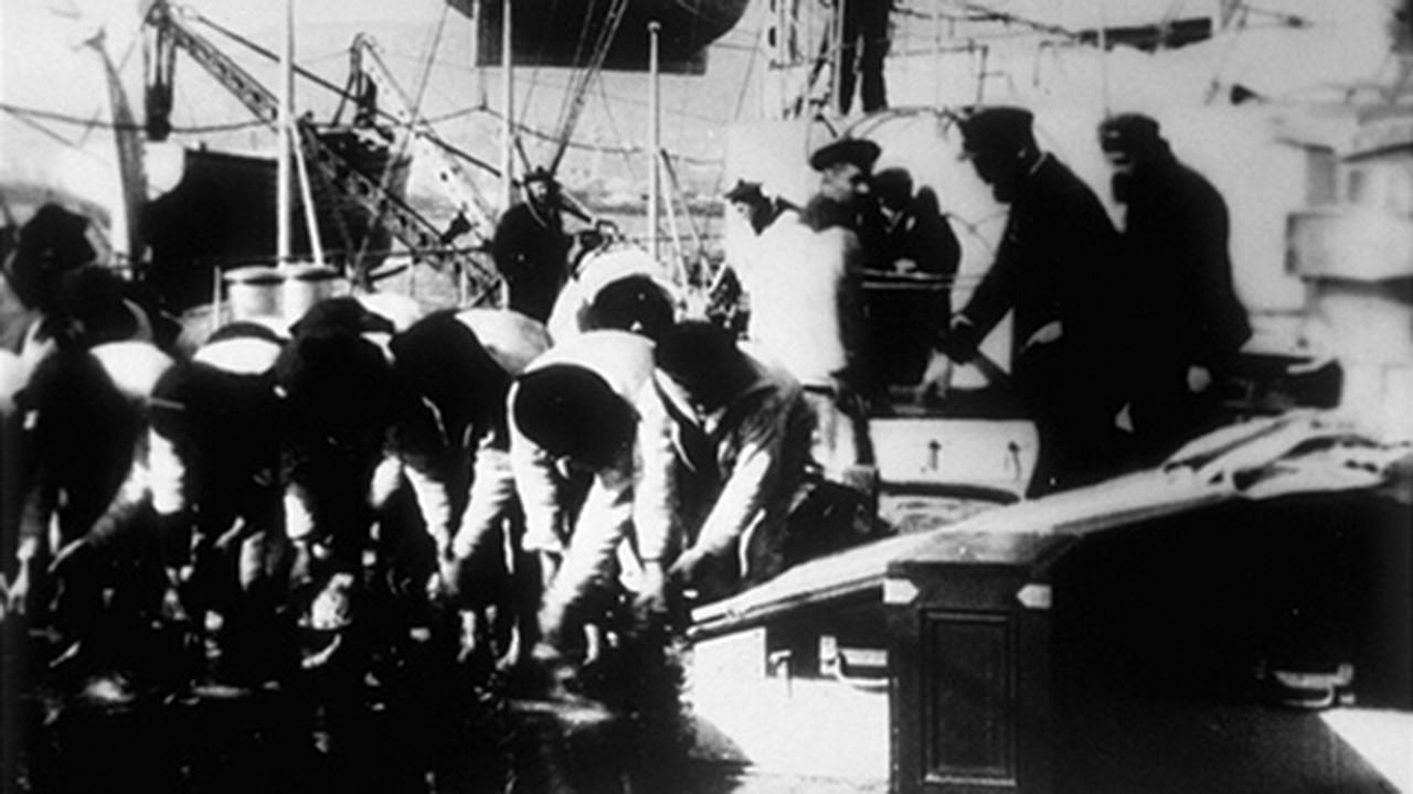 Lavage du pont, I 1898 movie scene
