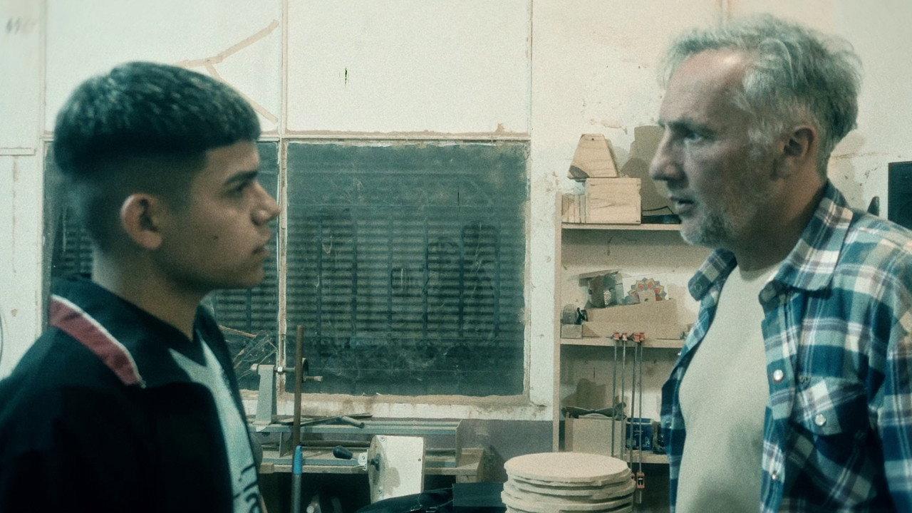 Tres esquinas 2024 movie scene