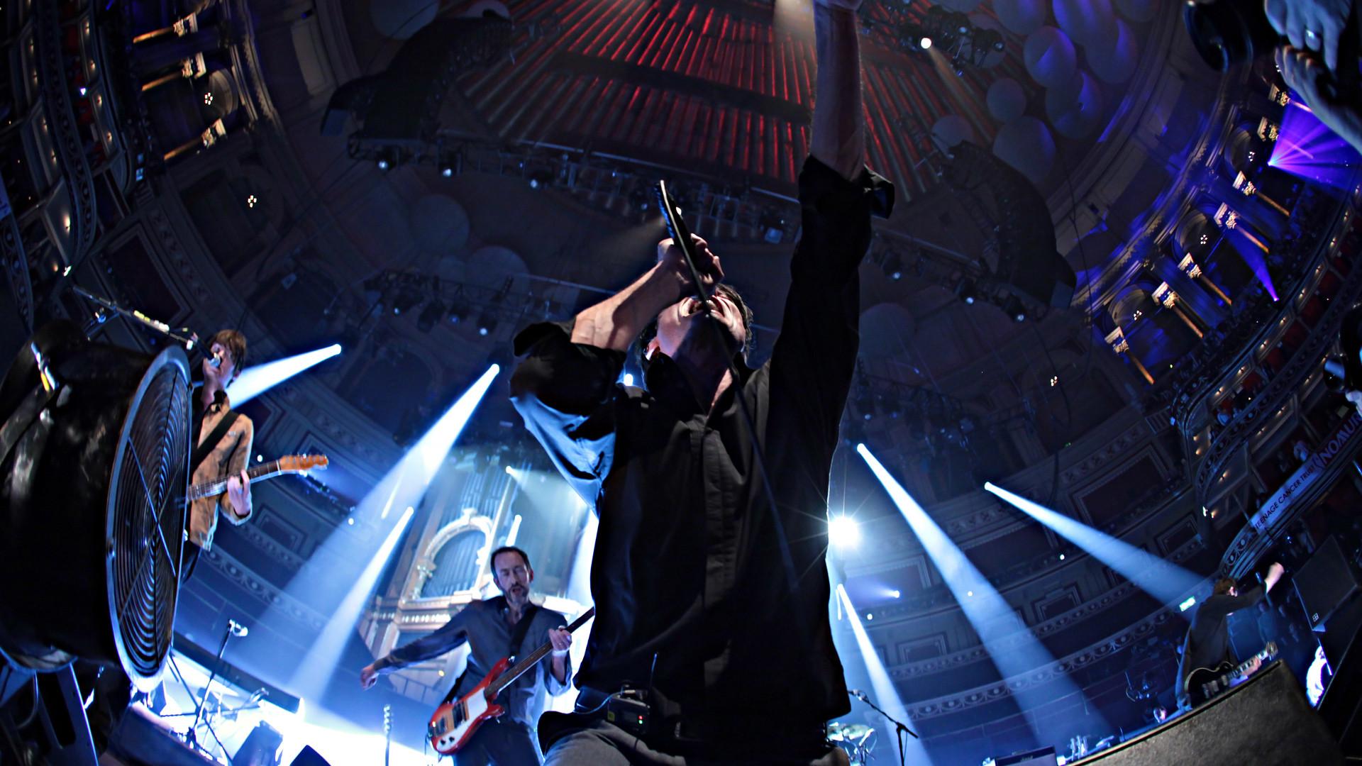 Suede - Live at the Royal Albert Hall 2010 movie scene