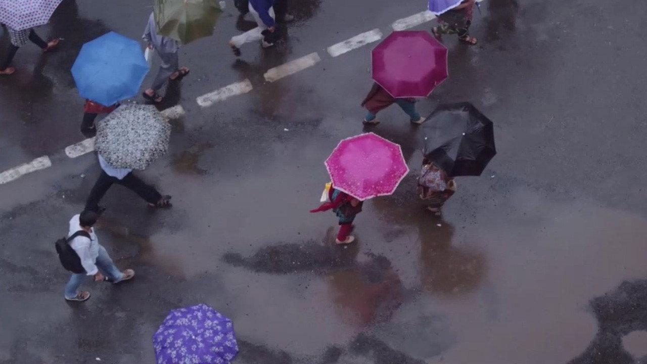 Monsoon 2014 movie scene