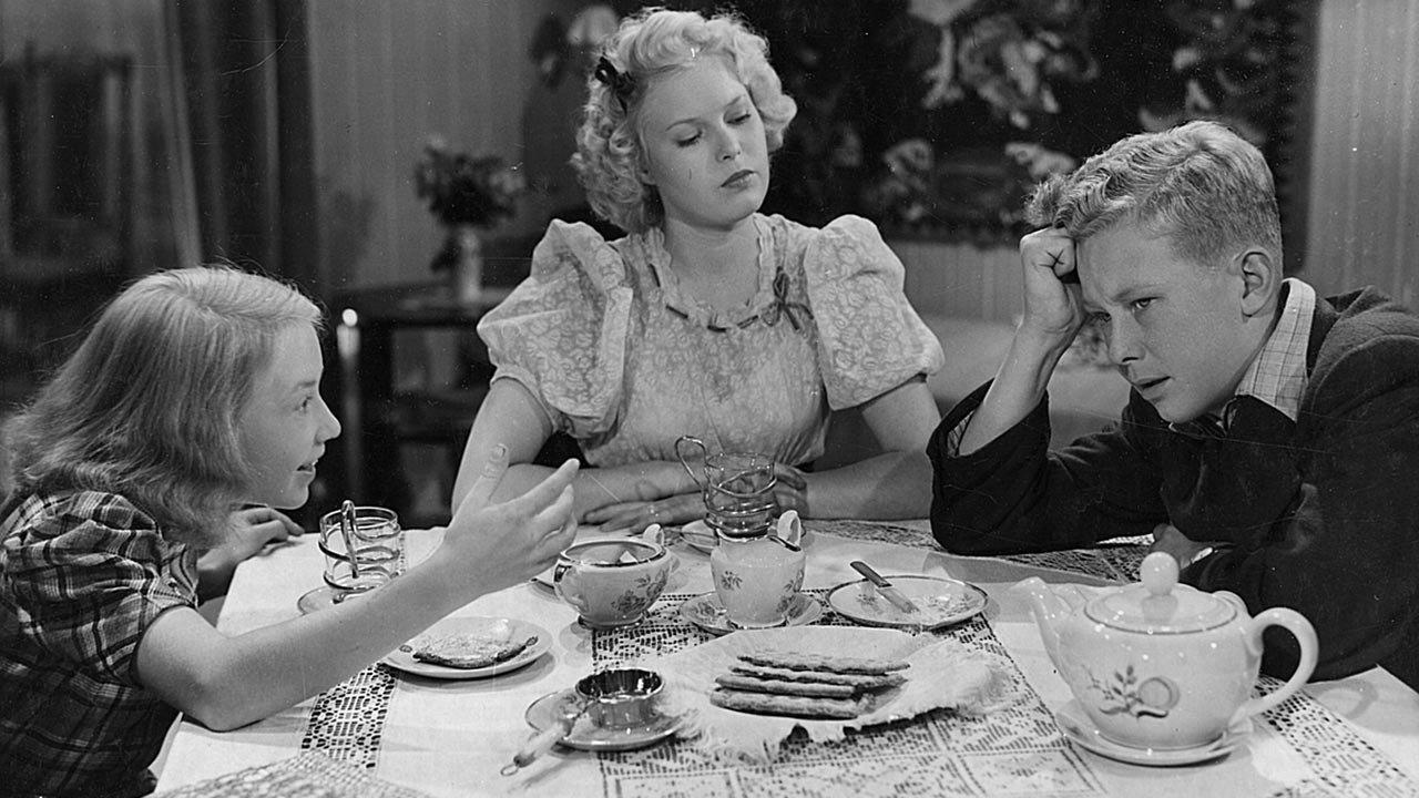 Suomisen Olli rakastuu 1944 movie scene
