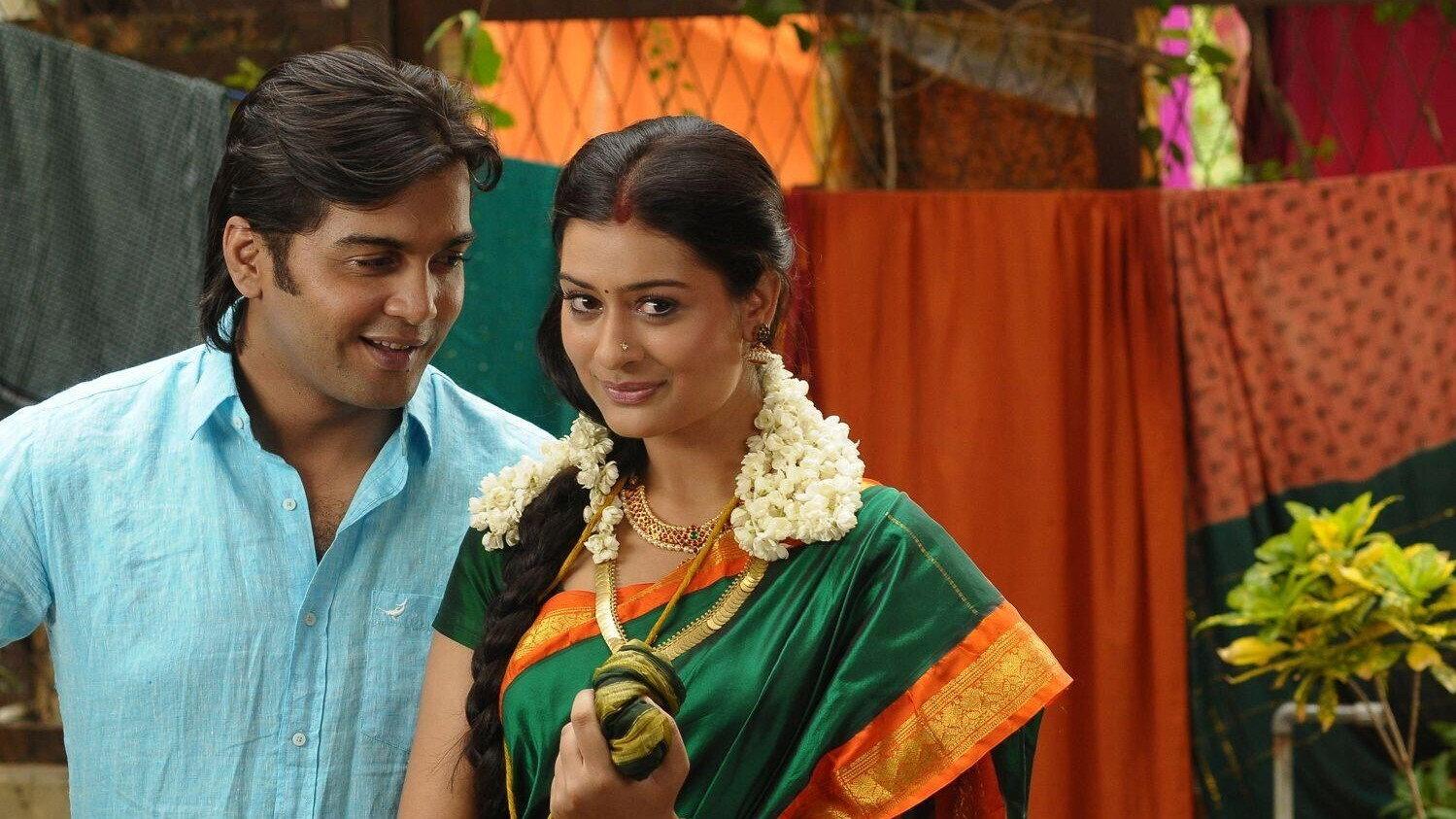 Iruvar Ullam 2016 movie scene