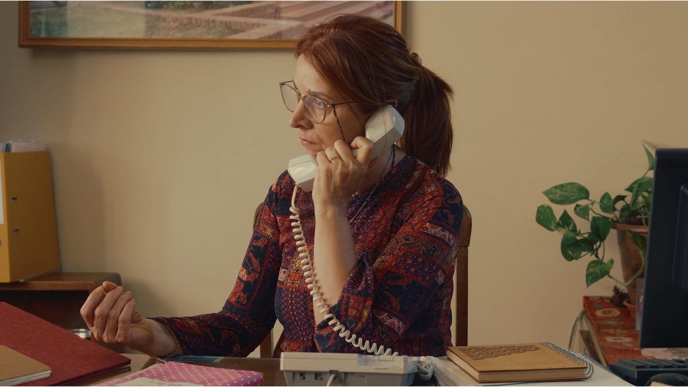 Una directora Extraordinaria movie scene