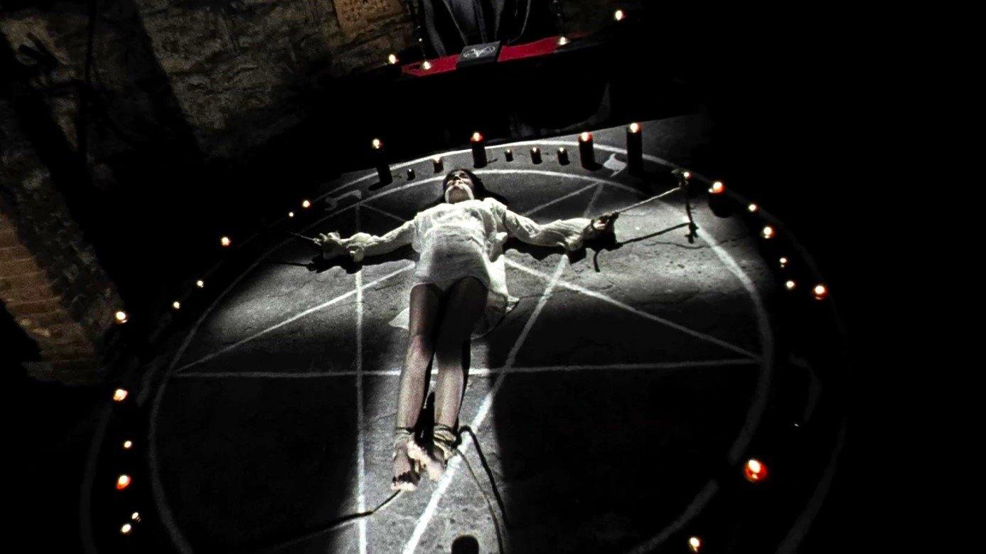 The House of the Devil 2009 movie scene