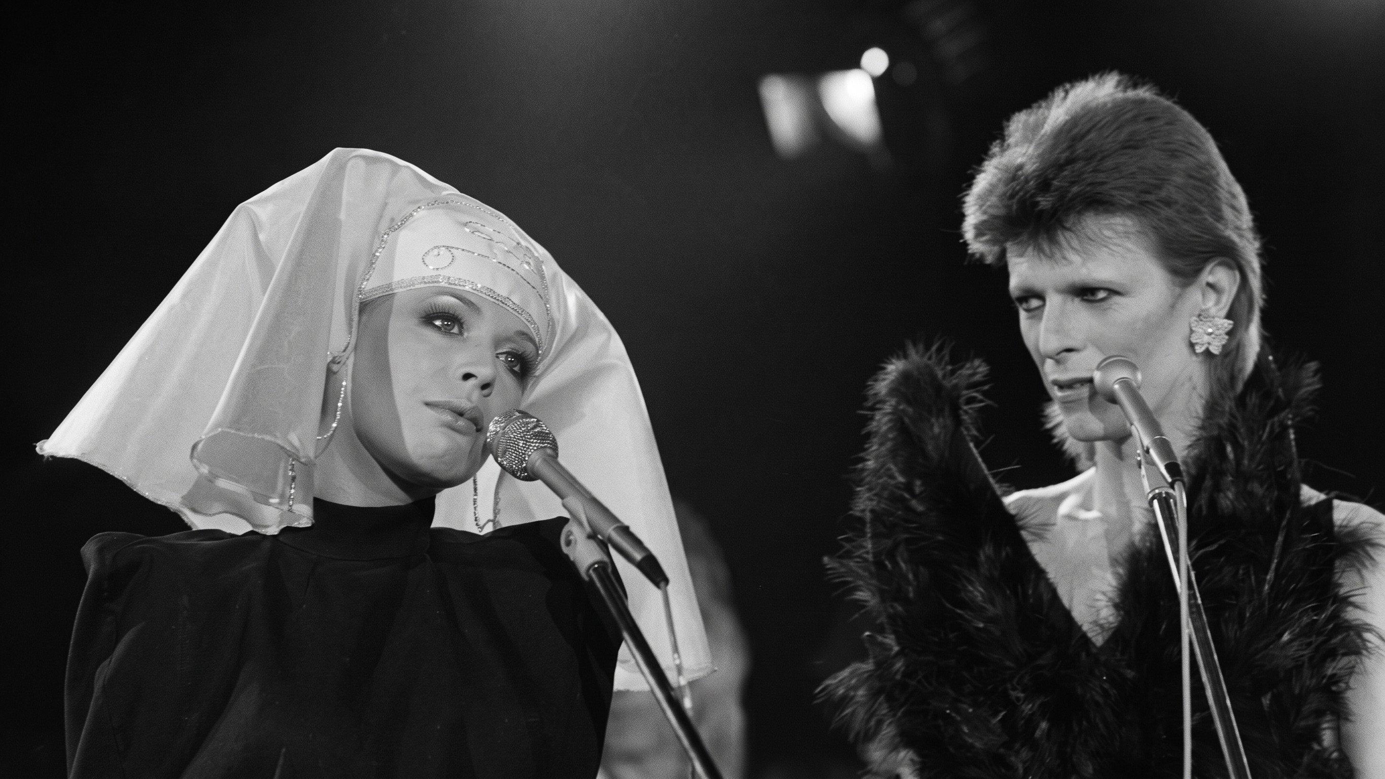 David Bowie: The 1980 Floor Show 1973 movie scene