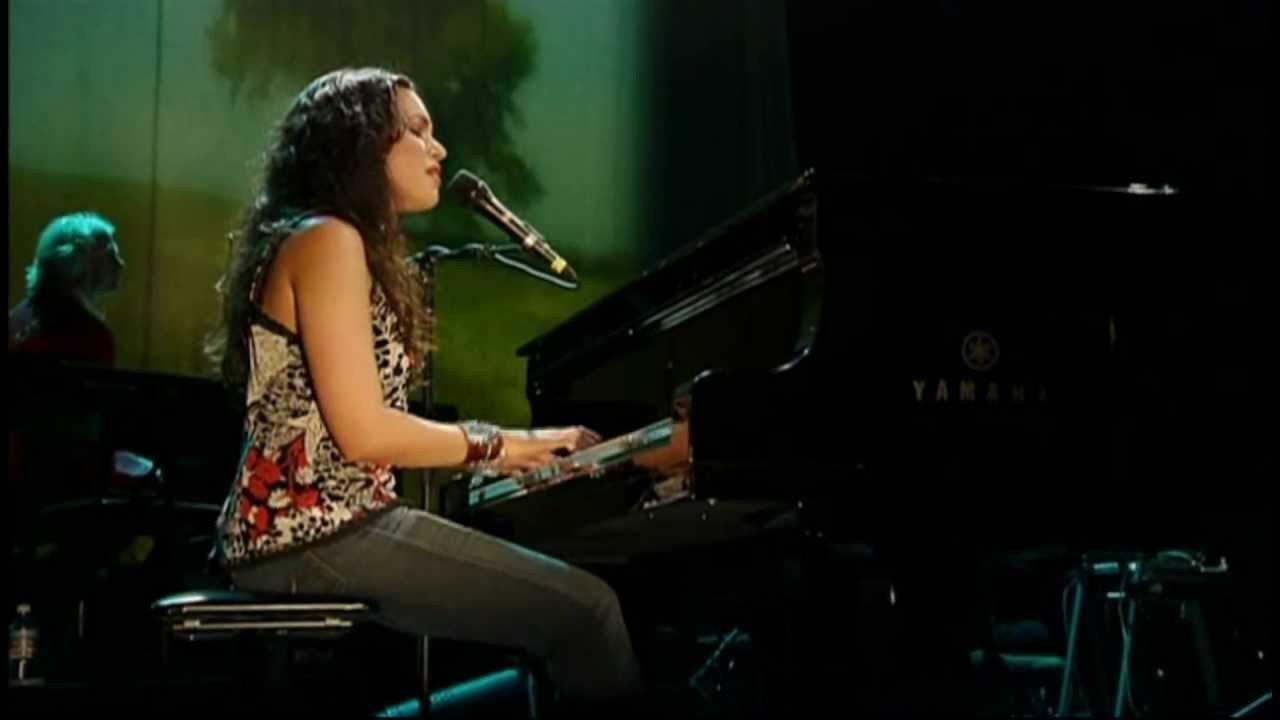 Norah Jones and The Handsome Band: Live in 2004 2004 movie scene
