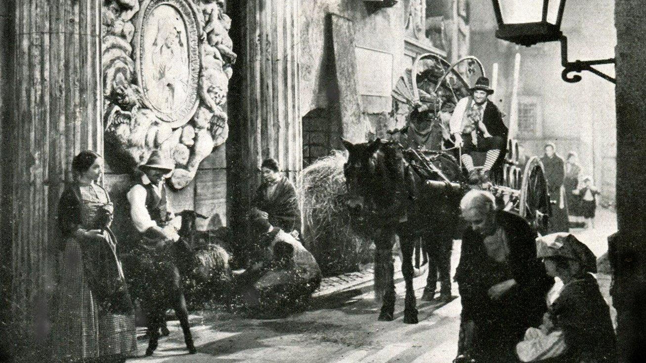 Via delle Cinque Lune 1942 movie scene