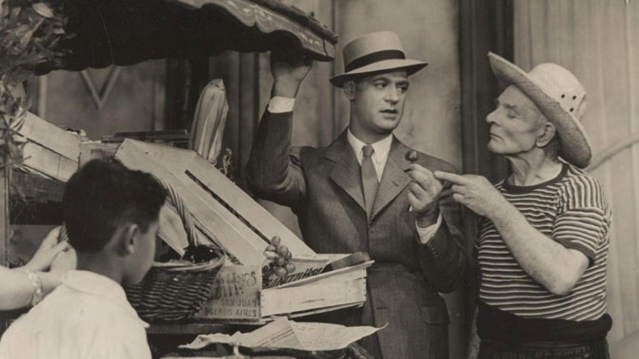 La suerte llama tres veces 1943 movie scene