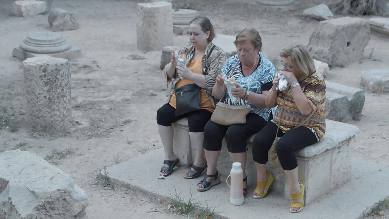 Women Visiting a City 2022 movie scene