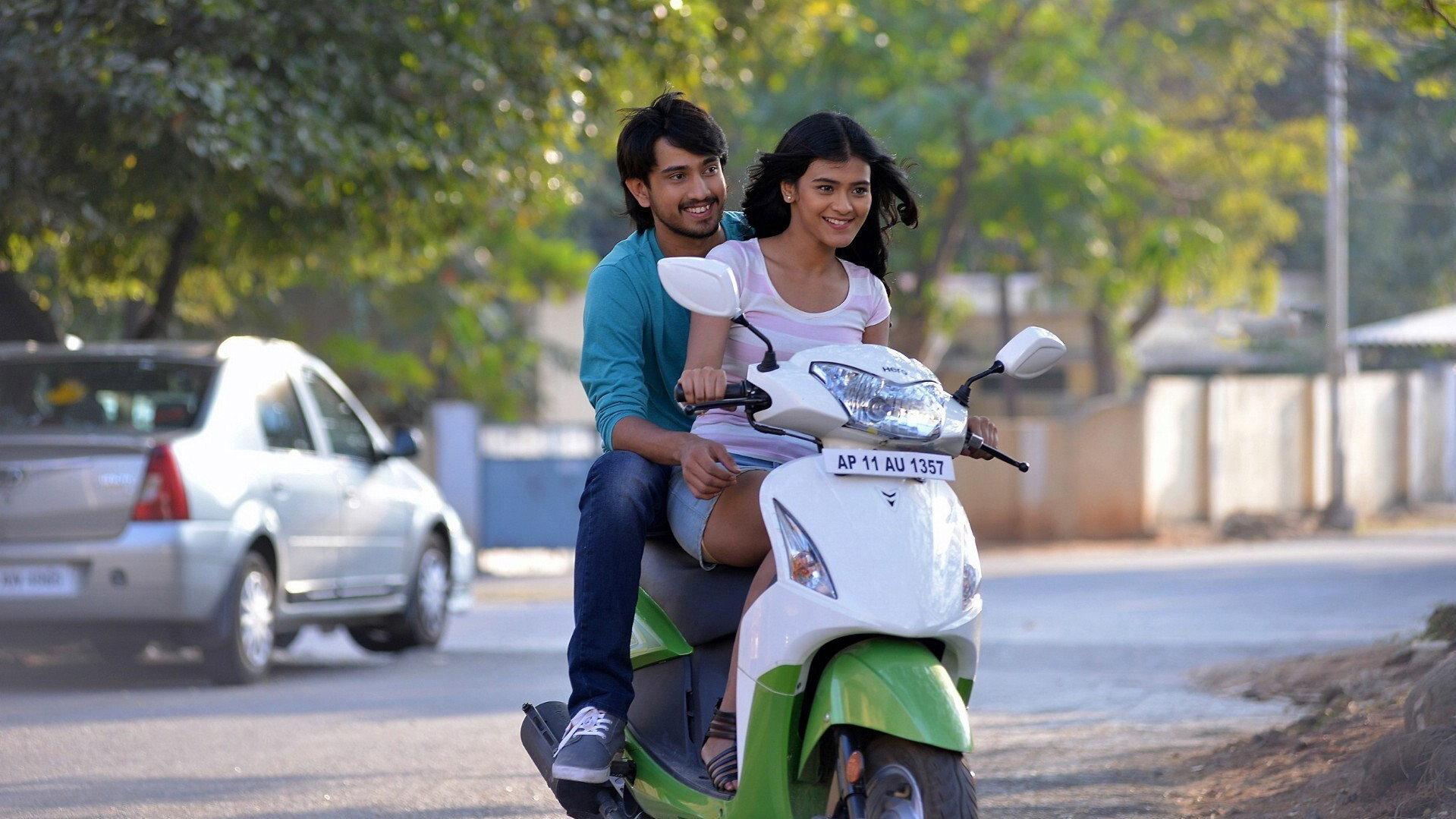 Kumari 21F 2015 movie scene