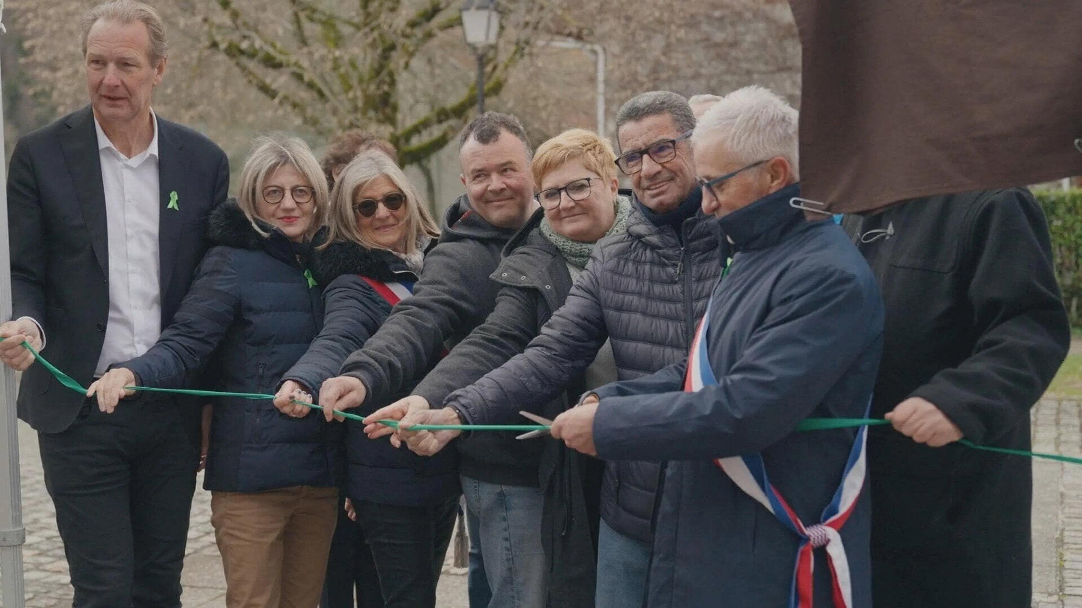 Passeurs de vies 2024 movie scene