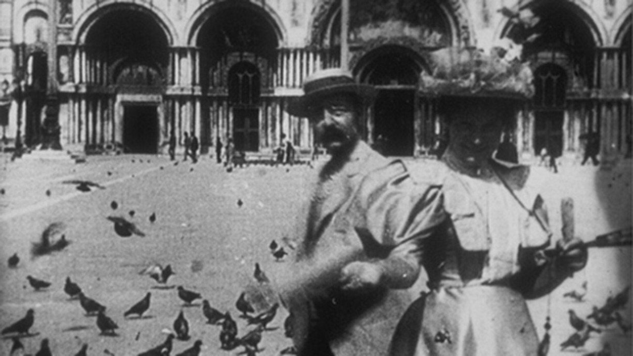 Pigeons sur la place Saint-Marc 1896 movie scene