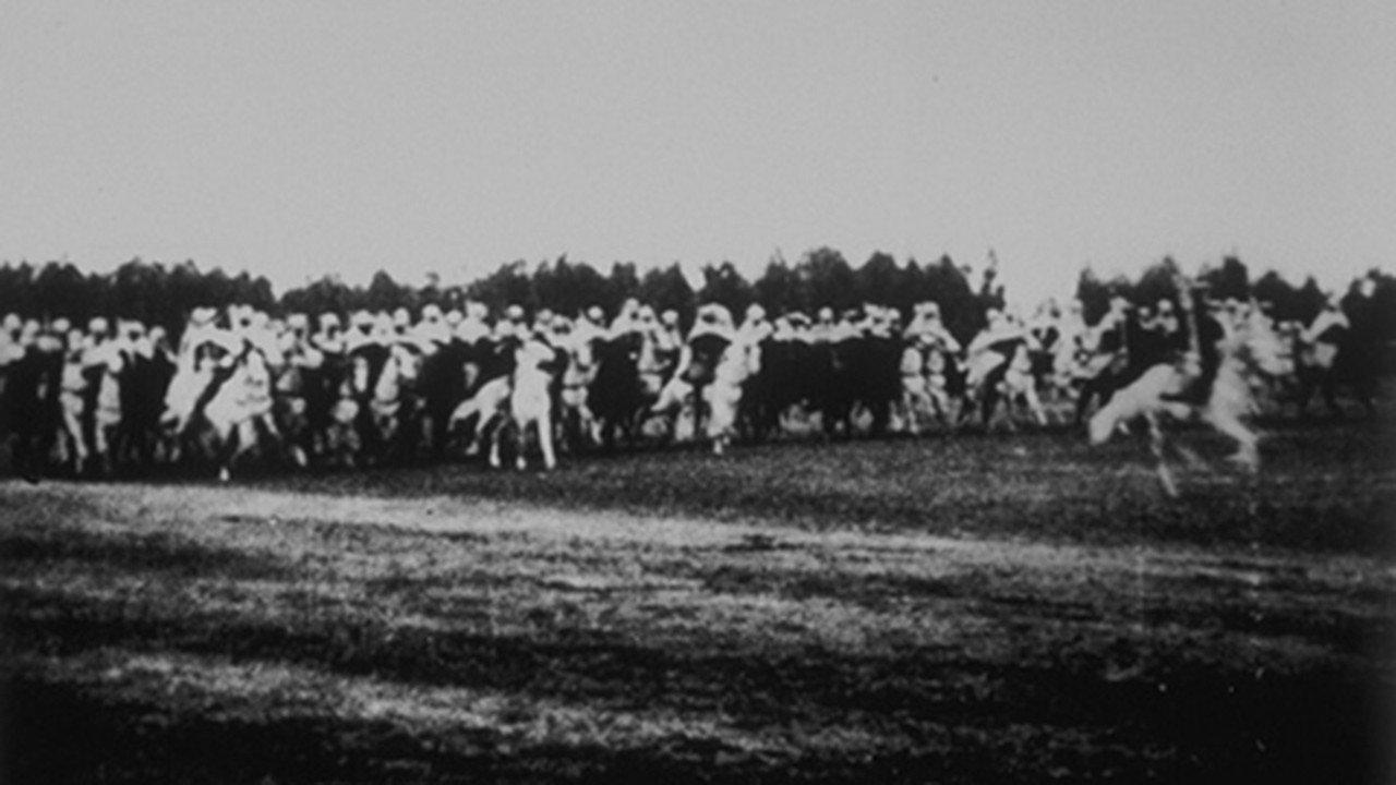 Revue du Bardo : cavalerie 1903 movie scene