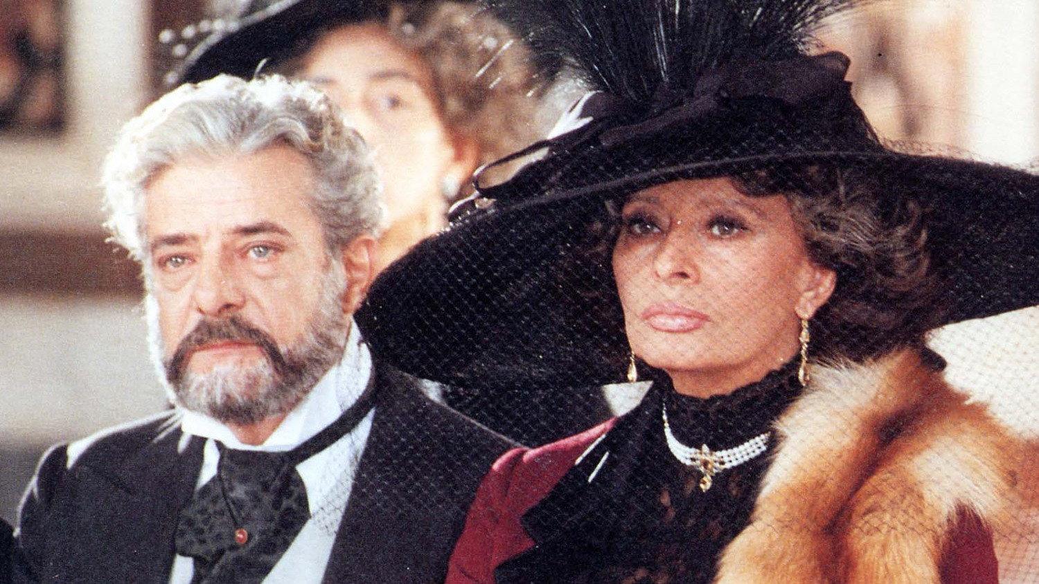Francesca and Nunziata 2003 movie scene