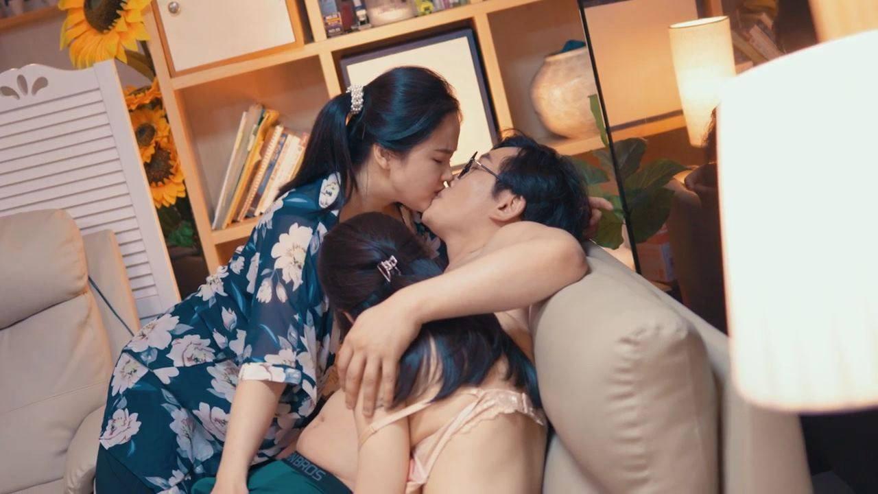 Introduction to Kissing 2023 movie scene