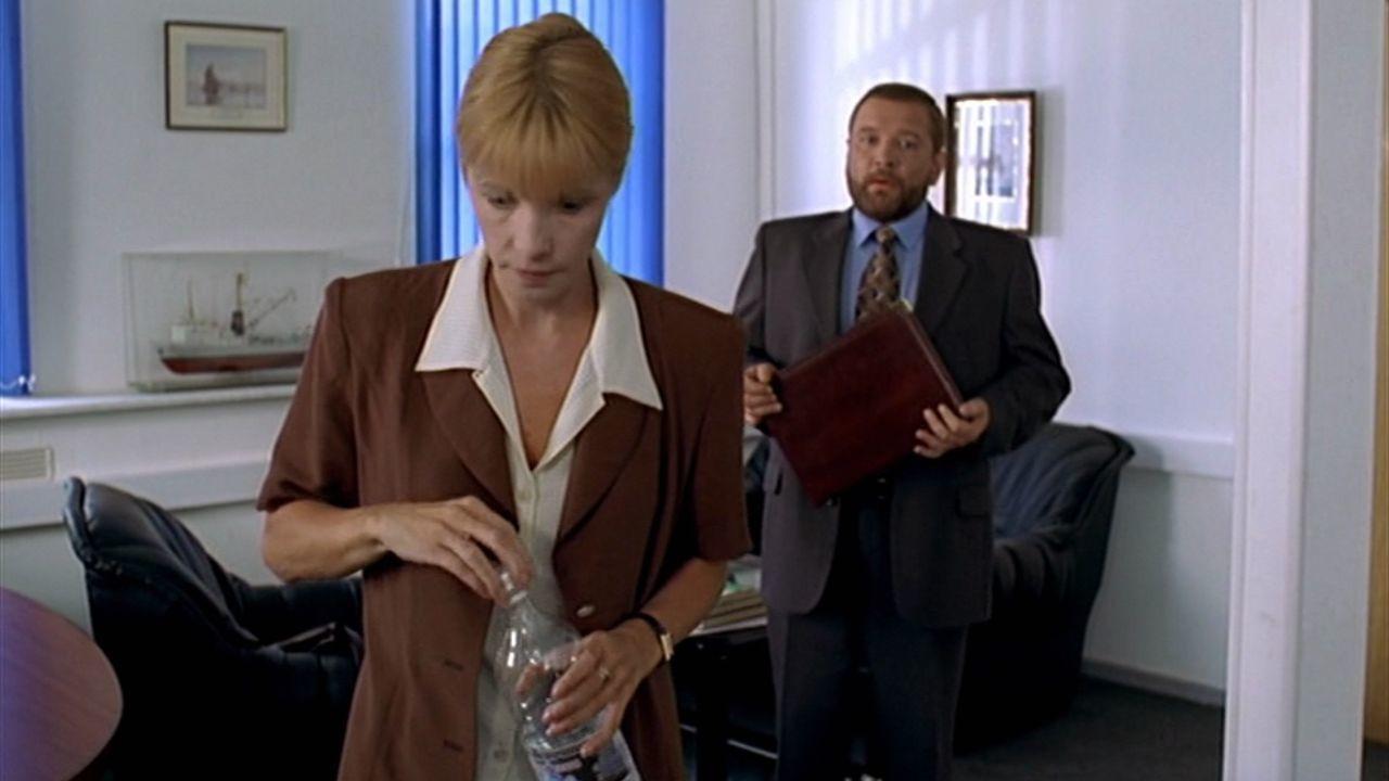 Offending Women Is Not Recommended 2000 movie scene